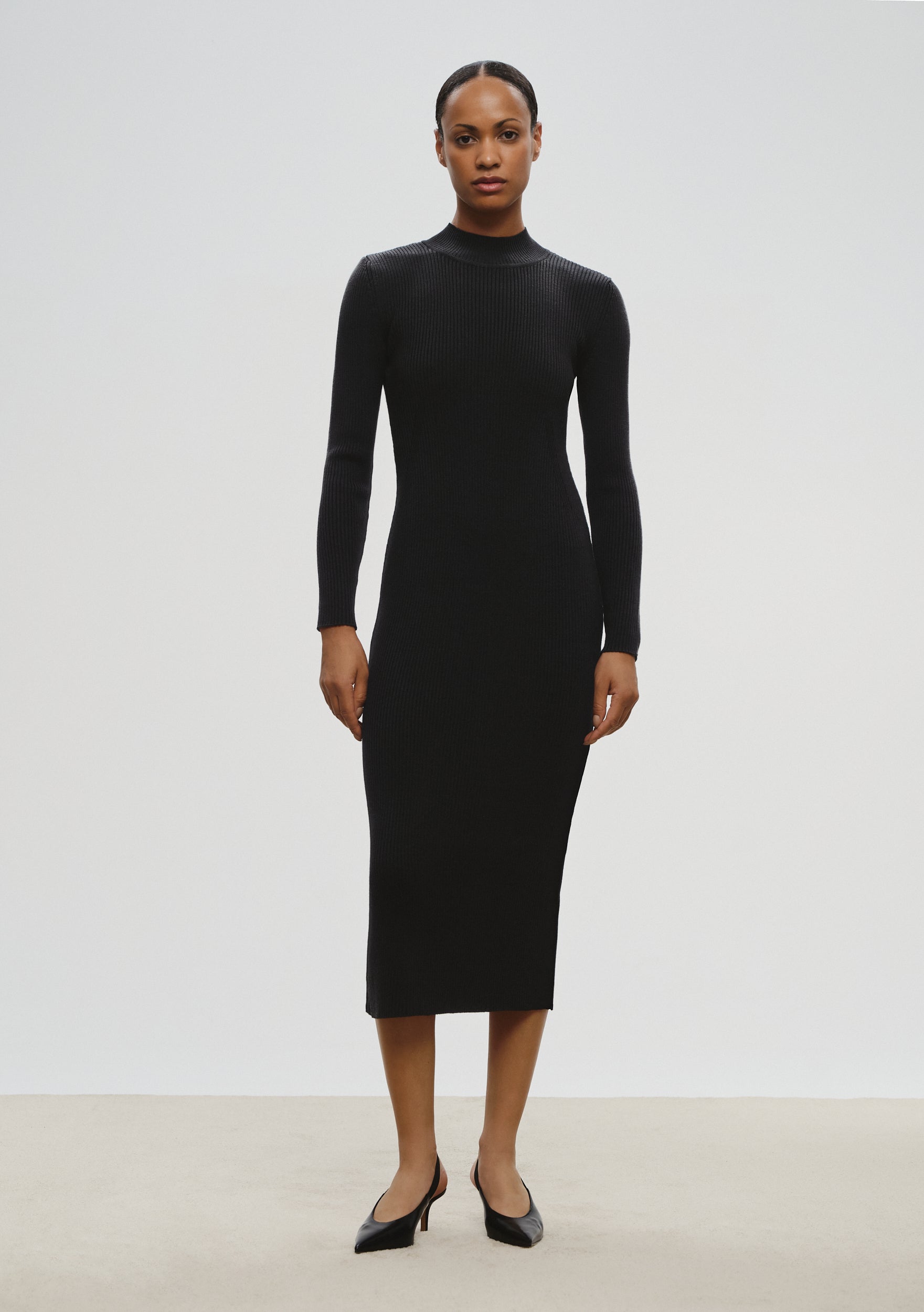 black ribbed dress Knit in Black / M Off-Shoulder Layered Bubble Hem Daphne moves from workdays LUXURY SILK BASICS Color:Black Purple Floral